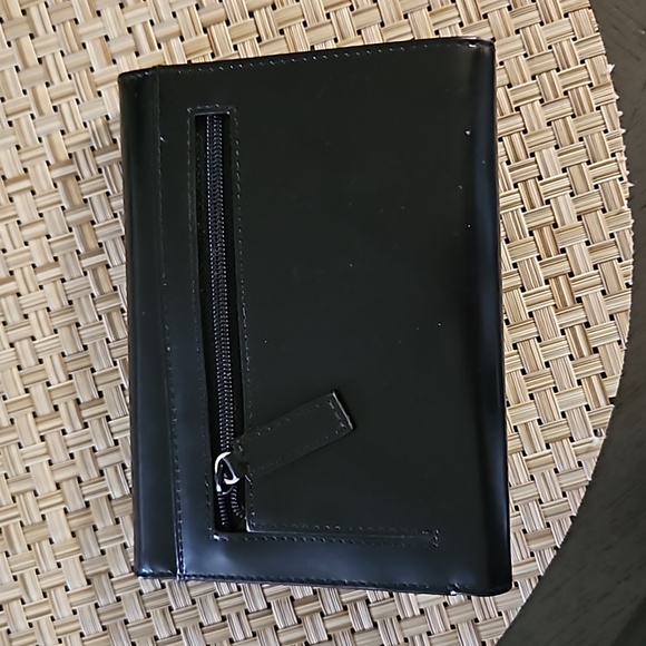 Wallet - Picture 2 of 5